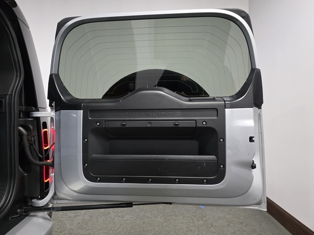 Land Rover Defender 90 S 2022