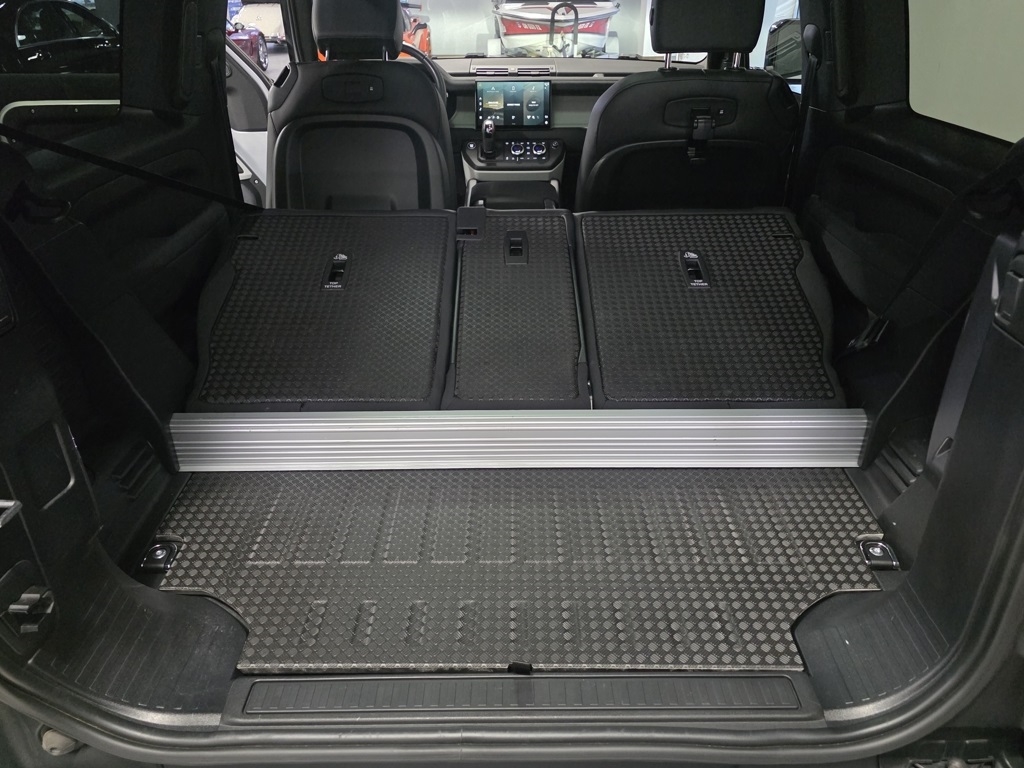 Land Rover Defender 90 S 2022