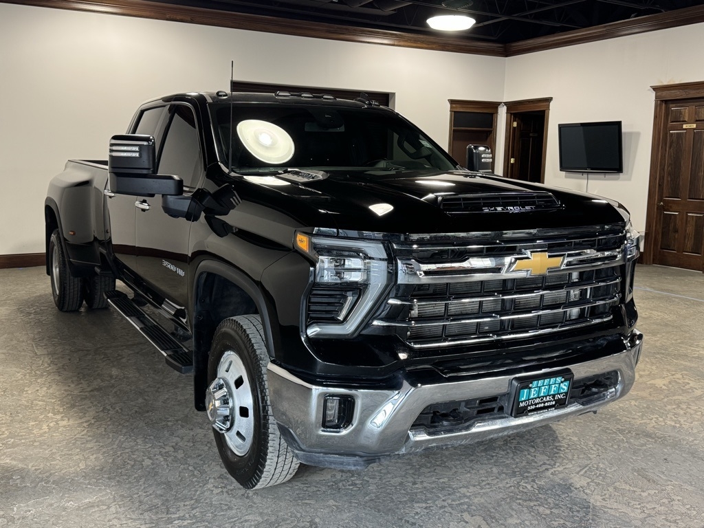 Chevrolet Silverado 3500HD LTZ Crew Cab 4WD 2025