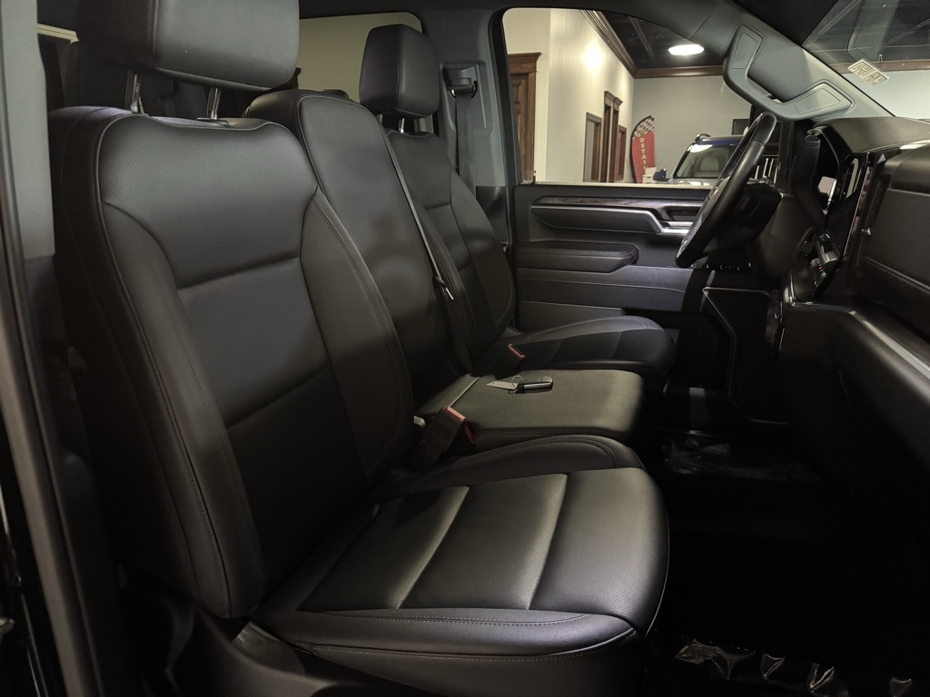 Chevrolet Silverado 3500HD LTZ Crew Cab 4WD 2025