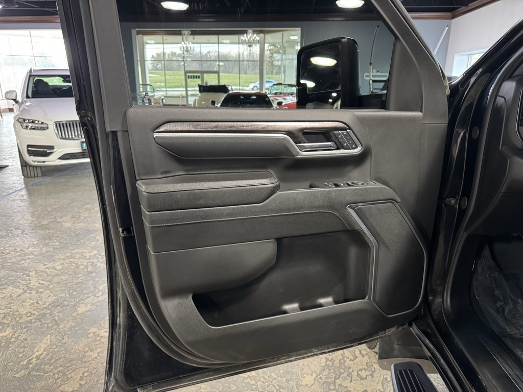 Chevrolet Silverado 3500HD LTZ Crew Cab 4WD 2025