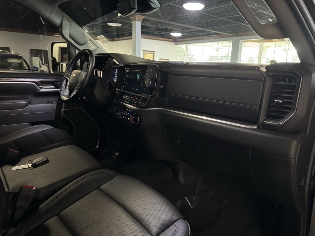 Chevrolet Silverado 3500HD LTZ Crew Cab 4WD 2025