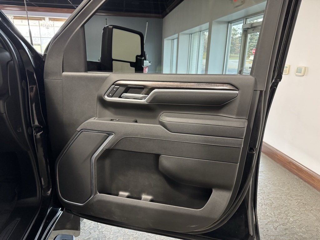 Chevrolet Silverado 3500HD LTZ Crew Cab 4WD 2025