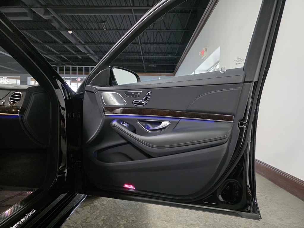 Mercedes-Benz S-Class S560 4MATIC 2020