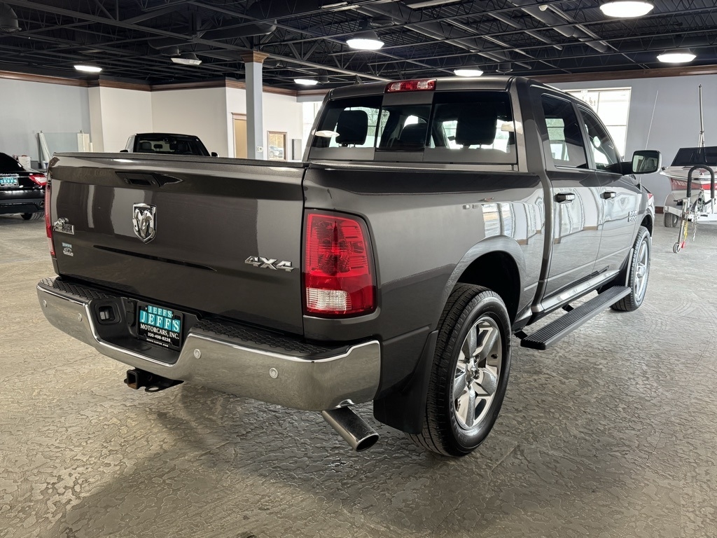 RAM 1500 SLT Crew Cab SWB 4WD 2016