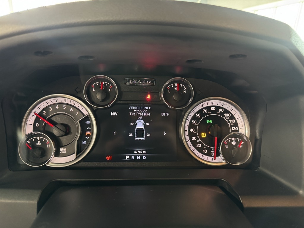 RAM 1500 SLT Crew Cab SWB 4WD 2016