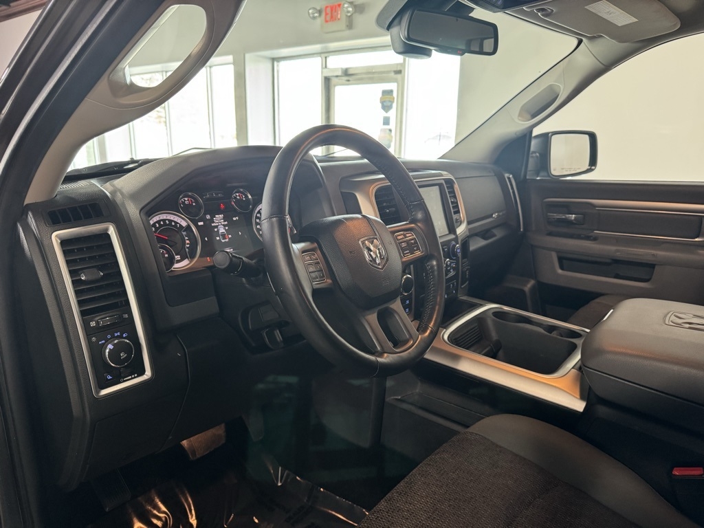 RAM 1500 SLT Crew Cab SWB 4WD 2016