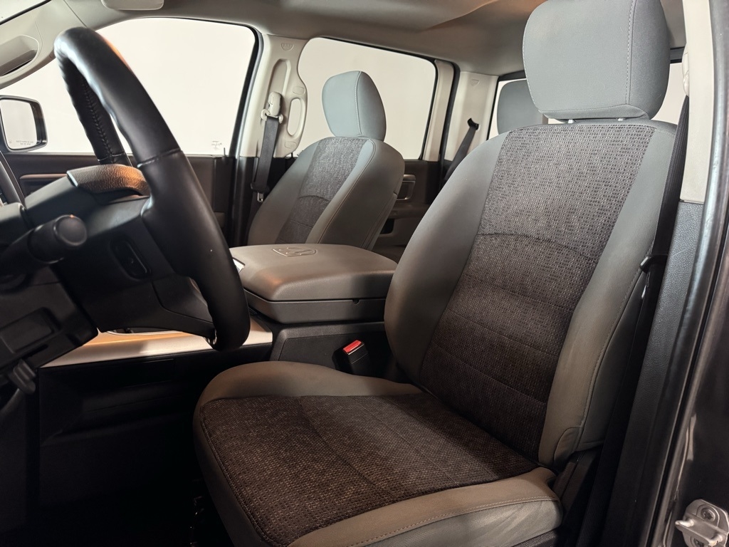 RAM 1500 SLT Crew Cab SWB 4WD 2016