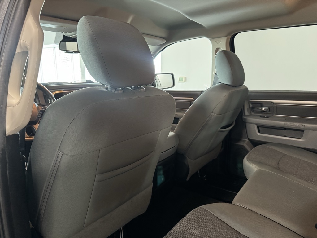 RAM 1500 SLT Crew Cab SWB 4WD 2016