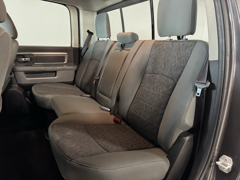 RAM 1500 SLT Crew Cab SWB 4WD 2016