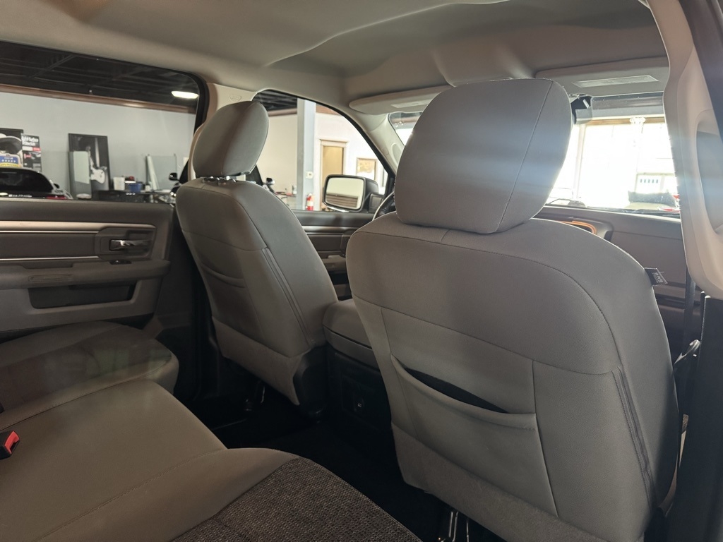 RAM 1500 SLT Crew Cab SWB 4WD 2016