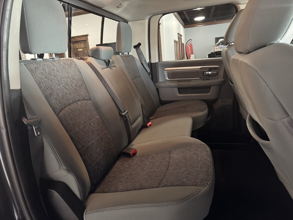 RAM 1500 SLT Crew Cab SWB 4WD 2016