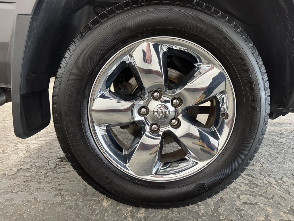 RAM 1500 SLT Crew Cab SWB 4WD 2016