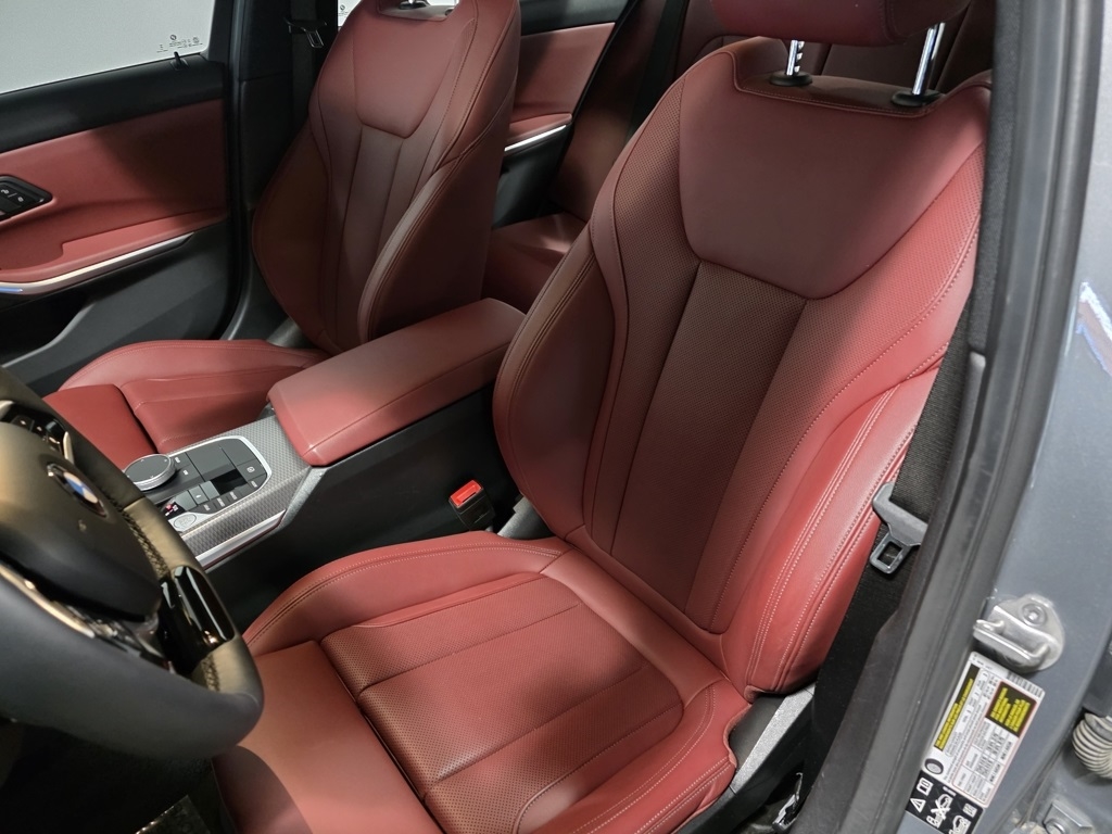 BMW 3-Series 330i xDrive 2025