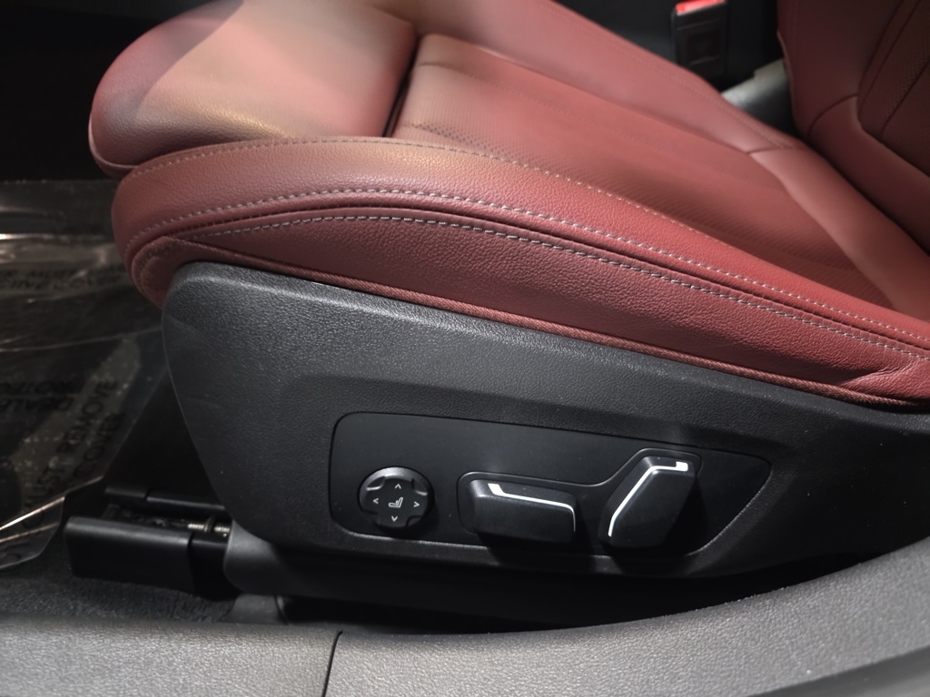 BMW 3-Series 330i xDrive 2025