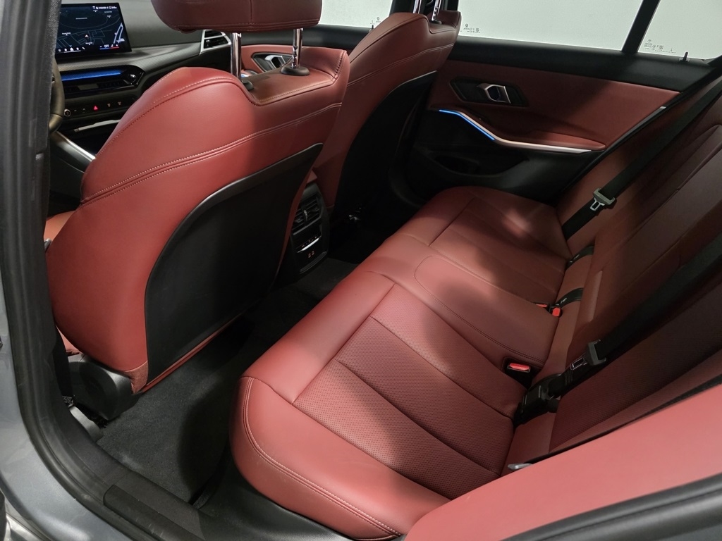 BMW 3-Series 330i xDrive 2025