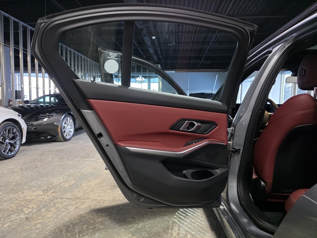 BMW 3-Series 330i xDrive 2025