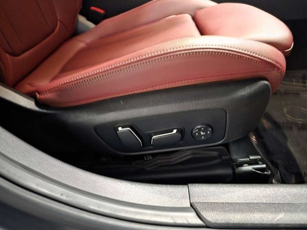 BMW 3-Series 330i xDrive 2025