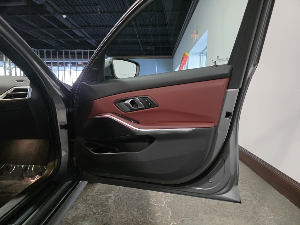 BMW 3-Series 330i xDrive 2025