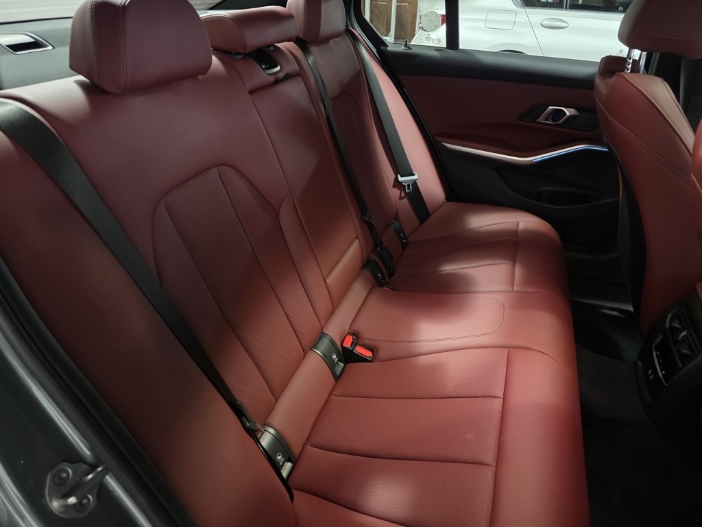 BMW 3-Series 330i xDrive 2025