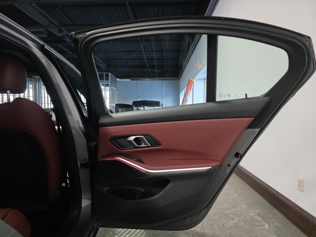 BMW 3-Series 330i xDrive 2025