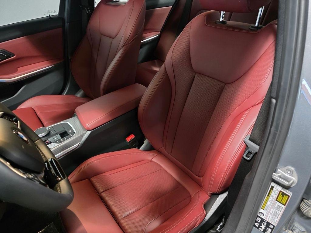 BMW 3-Series 330i xDrive 2025