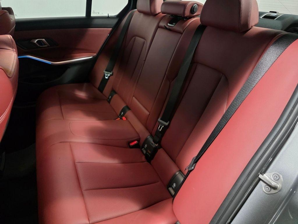 BMW 3-Series 330i xDrive 2025