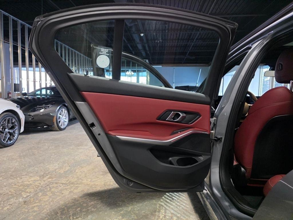 BMW 3-Series 330i xDrive 2025