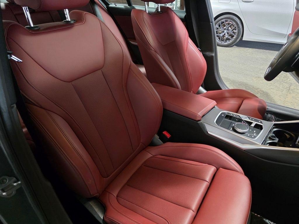 BMW 3-Series 330i xDrive 2025