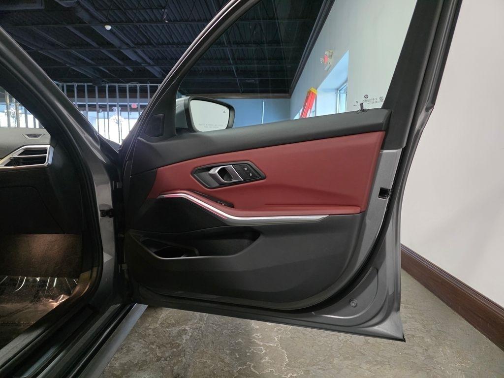 BMW 3-Series 330i xDrive 2025