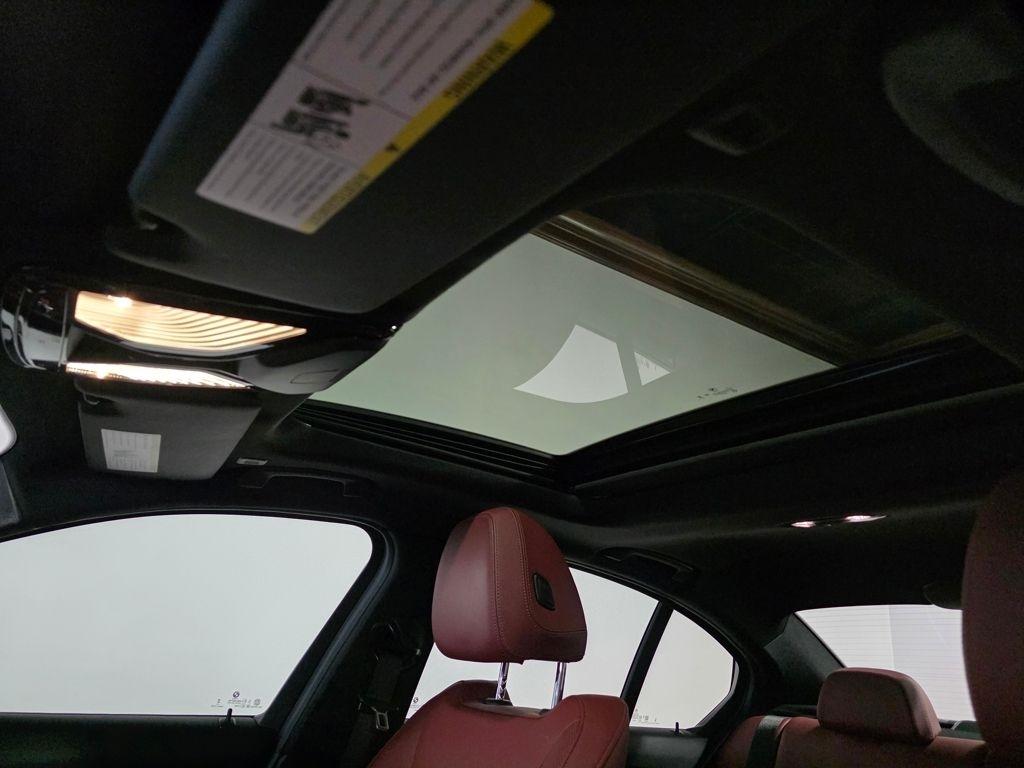 BMW 3-Series 330i xDrive 2025