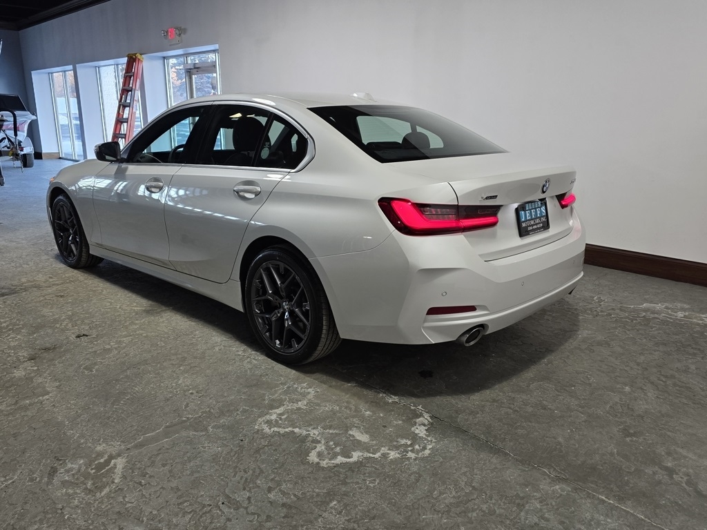 BMW 3-Series 330i xDrive 2025