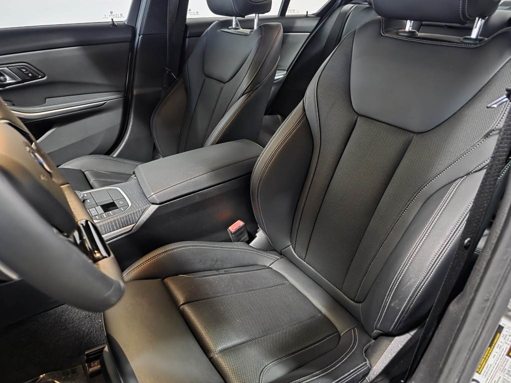 BMW 3-Series 330i xDrive 2025