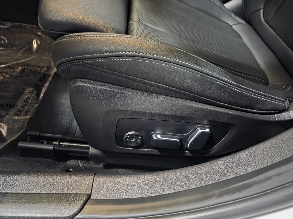 BMW 3-Series 330i xDrive 2025