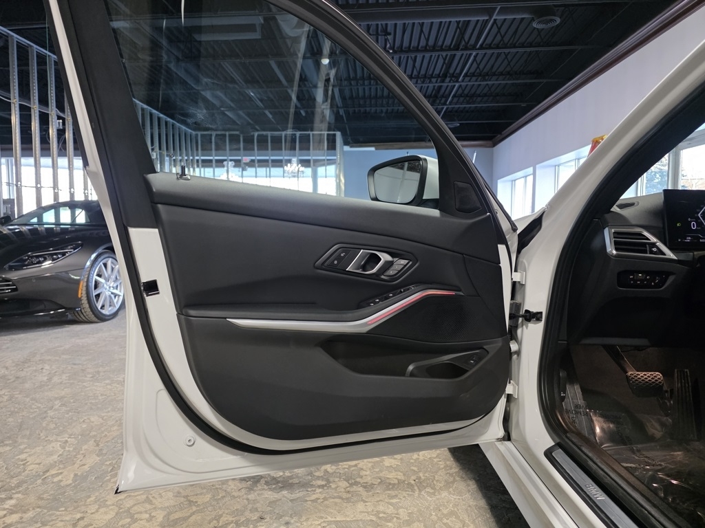 BMW 3-Series 330i xDrive 2025