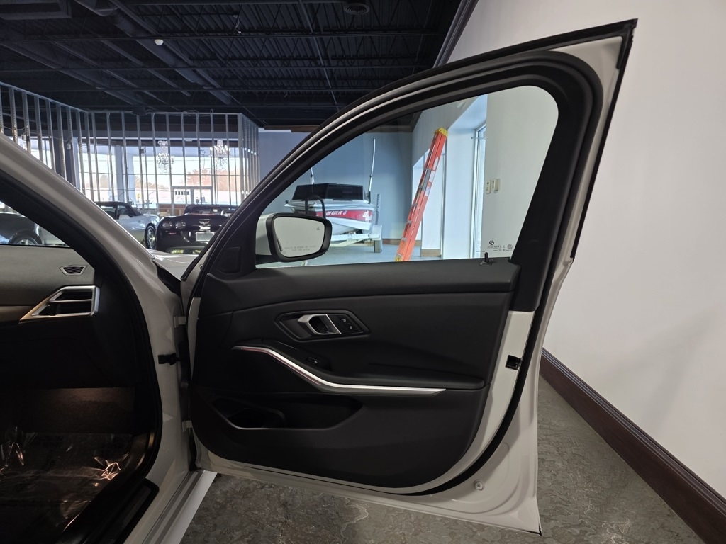 BMW 3-Series 330i xDrive 2025