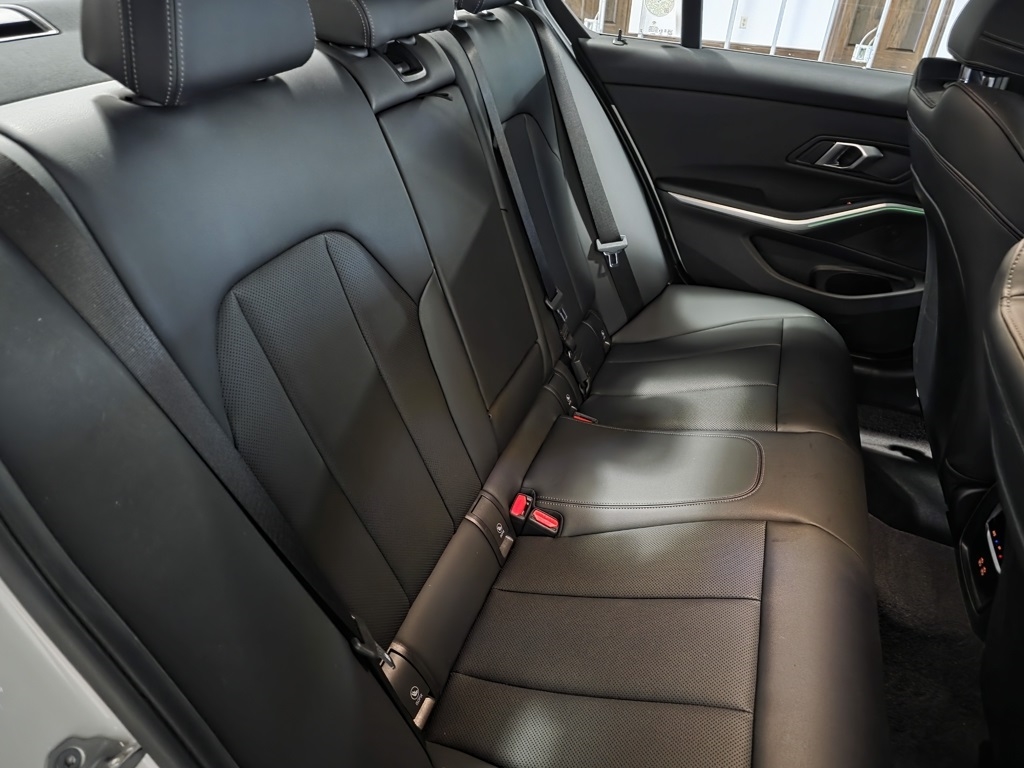 BMW 3-Series 330i xDrive 2025