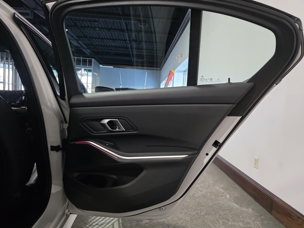 BMW 3-Series 330i xDrive 2025