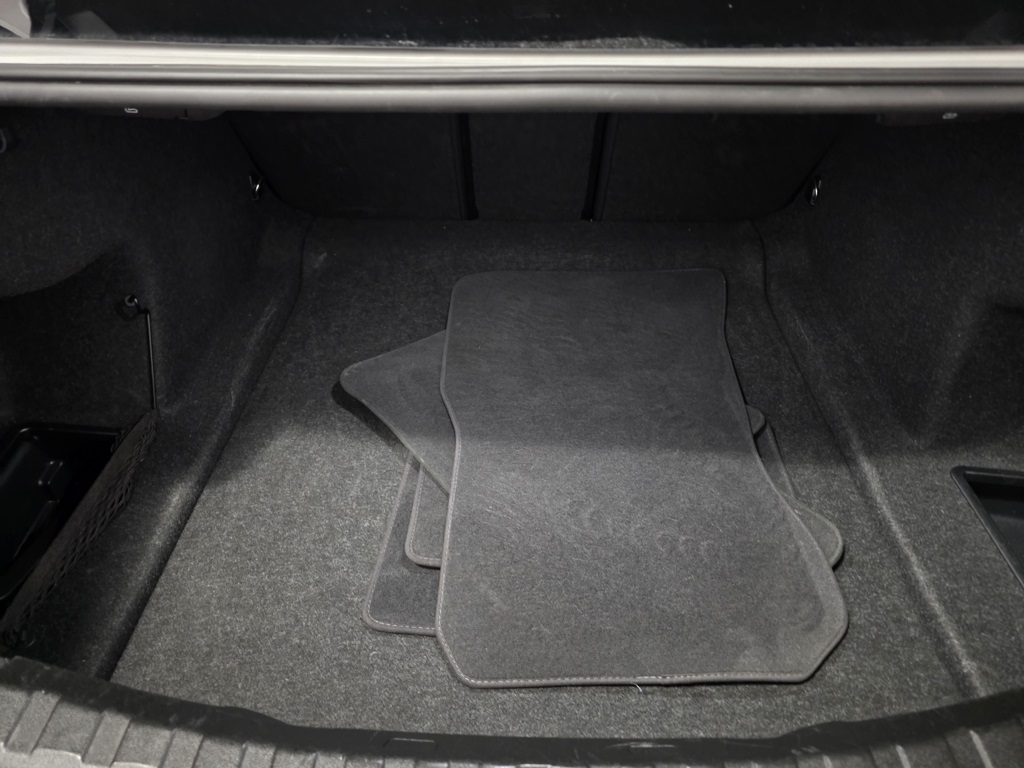 BMW 3-Series 330i xDrive 2025