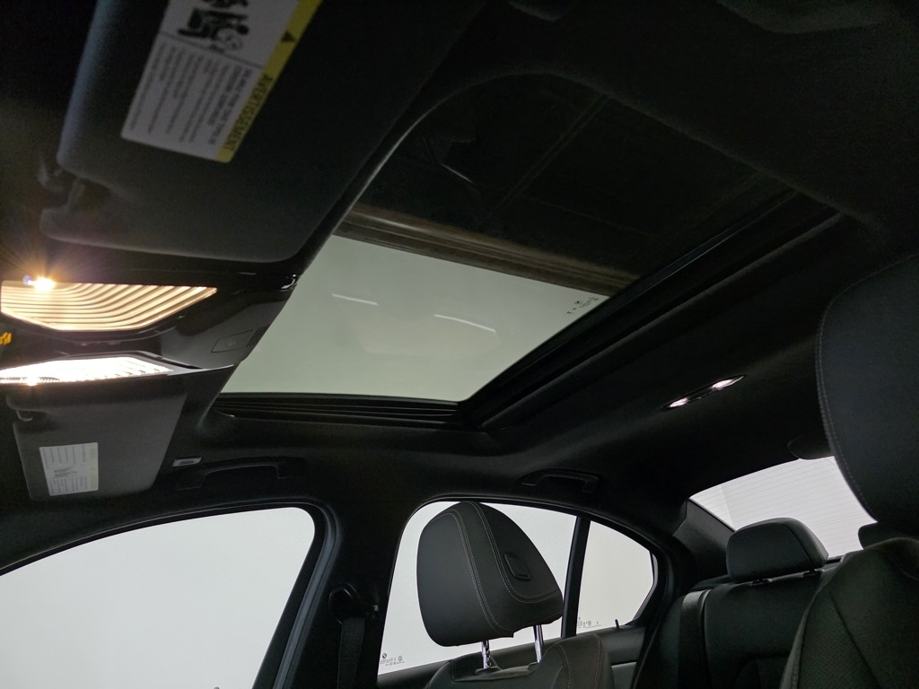 BMW 3-Series 330i xDrive 2025