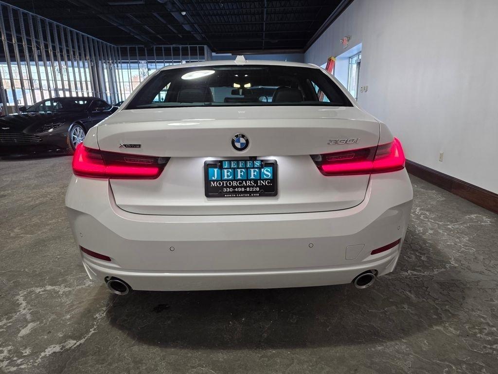 BMW 3-Series 330i xDrive 2025