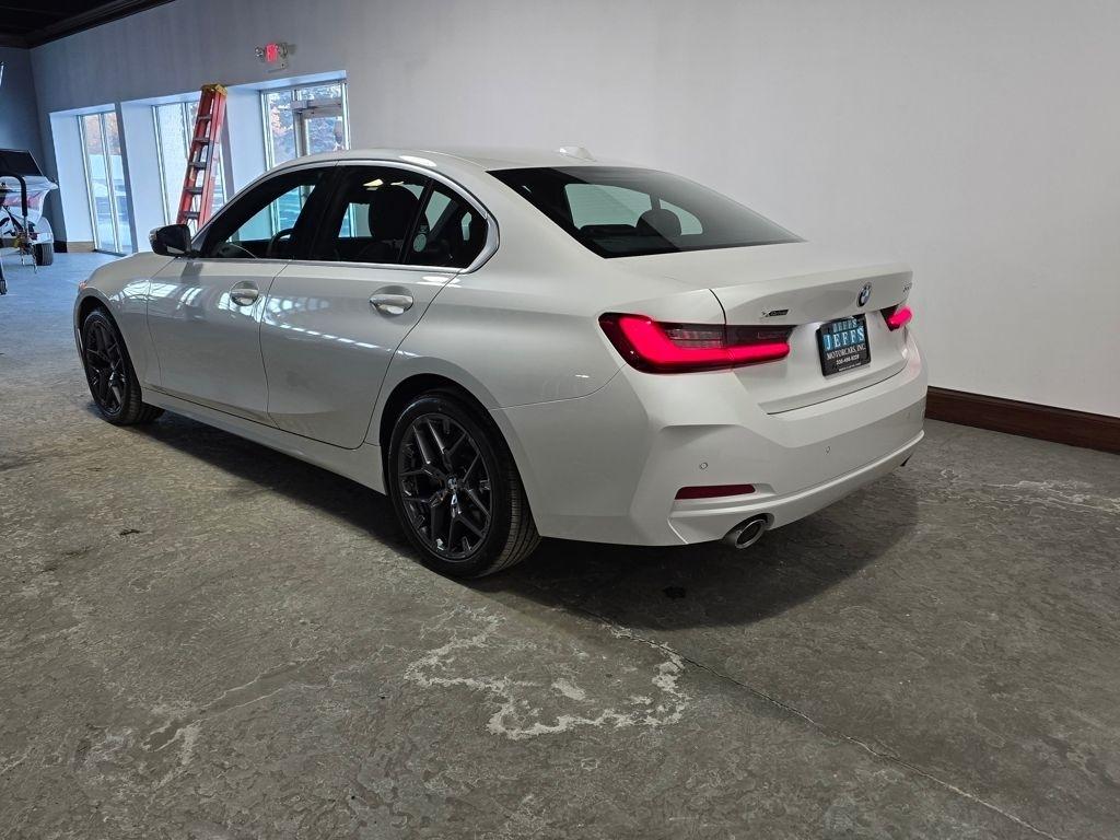 BMW 3-Series 330i xDrive 2025