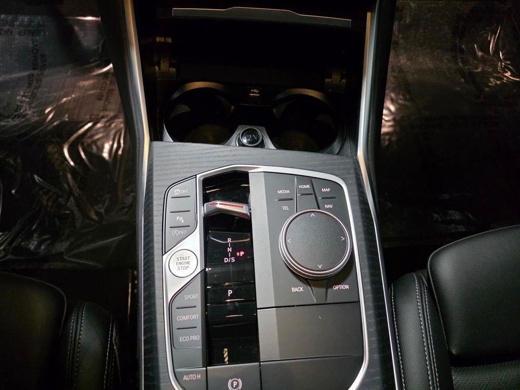 BMW 3-Series 330i xDrive 2025