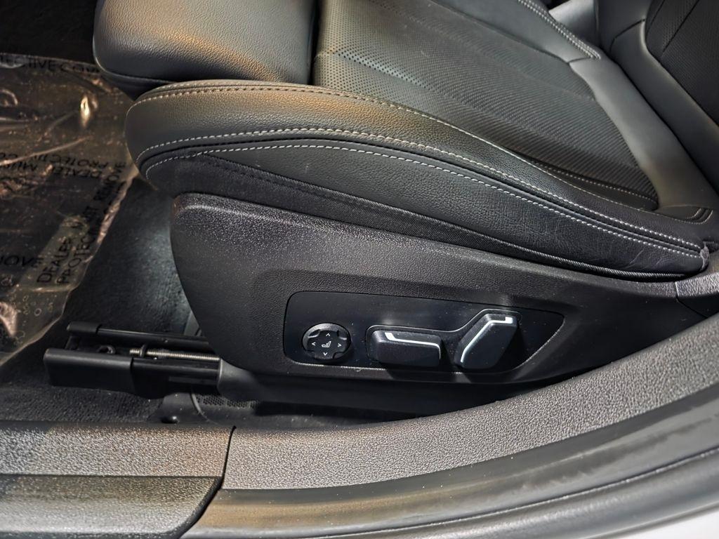 BMW 3-Series 330i xDrive 2025