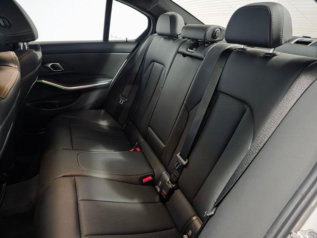 BMW 3-Series 330i xDrive 2025