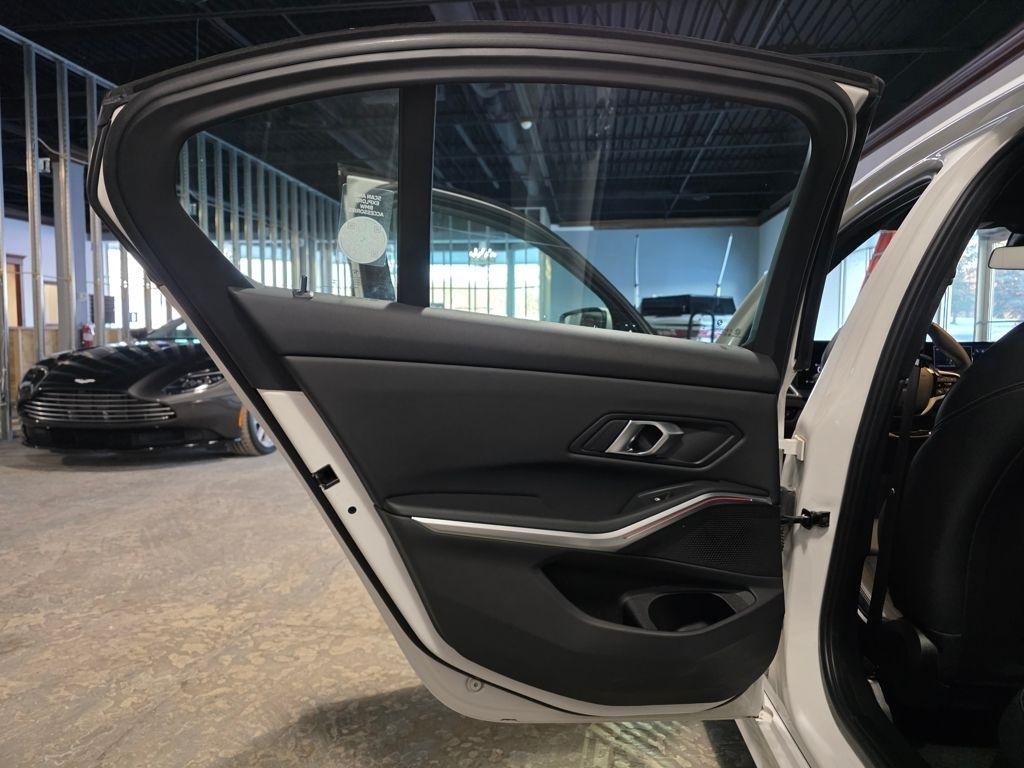 BMW 3-Series 330i xDrive 2025