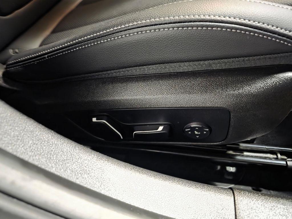 BMW 3-Series 330i xDrive 2025