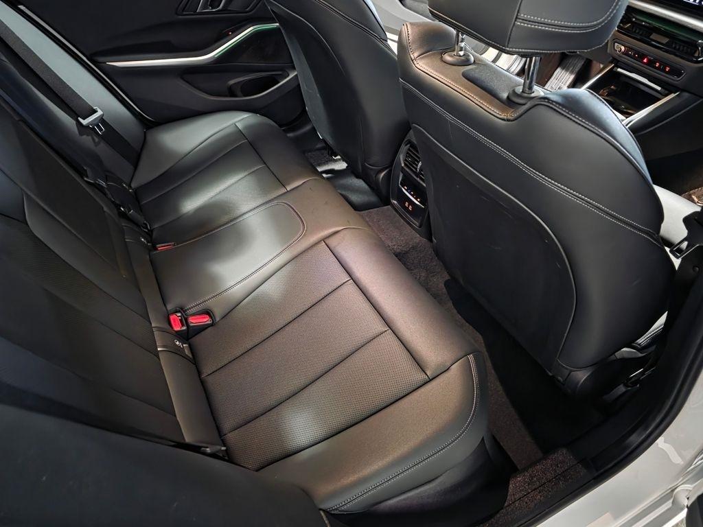 BMW 3-Series 330i xDrive 2025