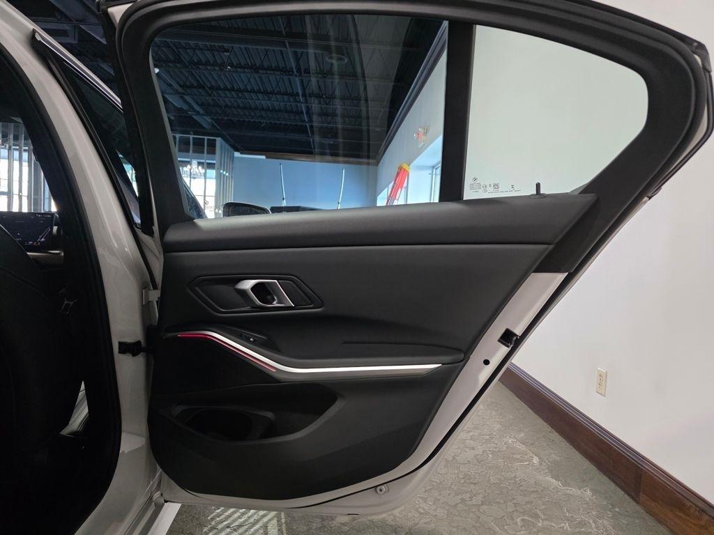 BMW 3-Series 330i xDrive 2025