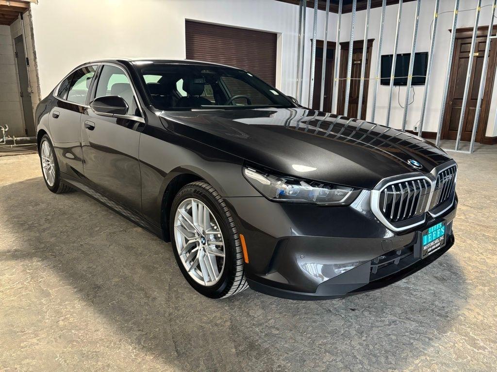 BMW 5-Series 530i xDrive 2025